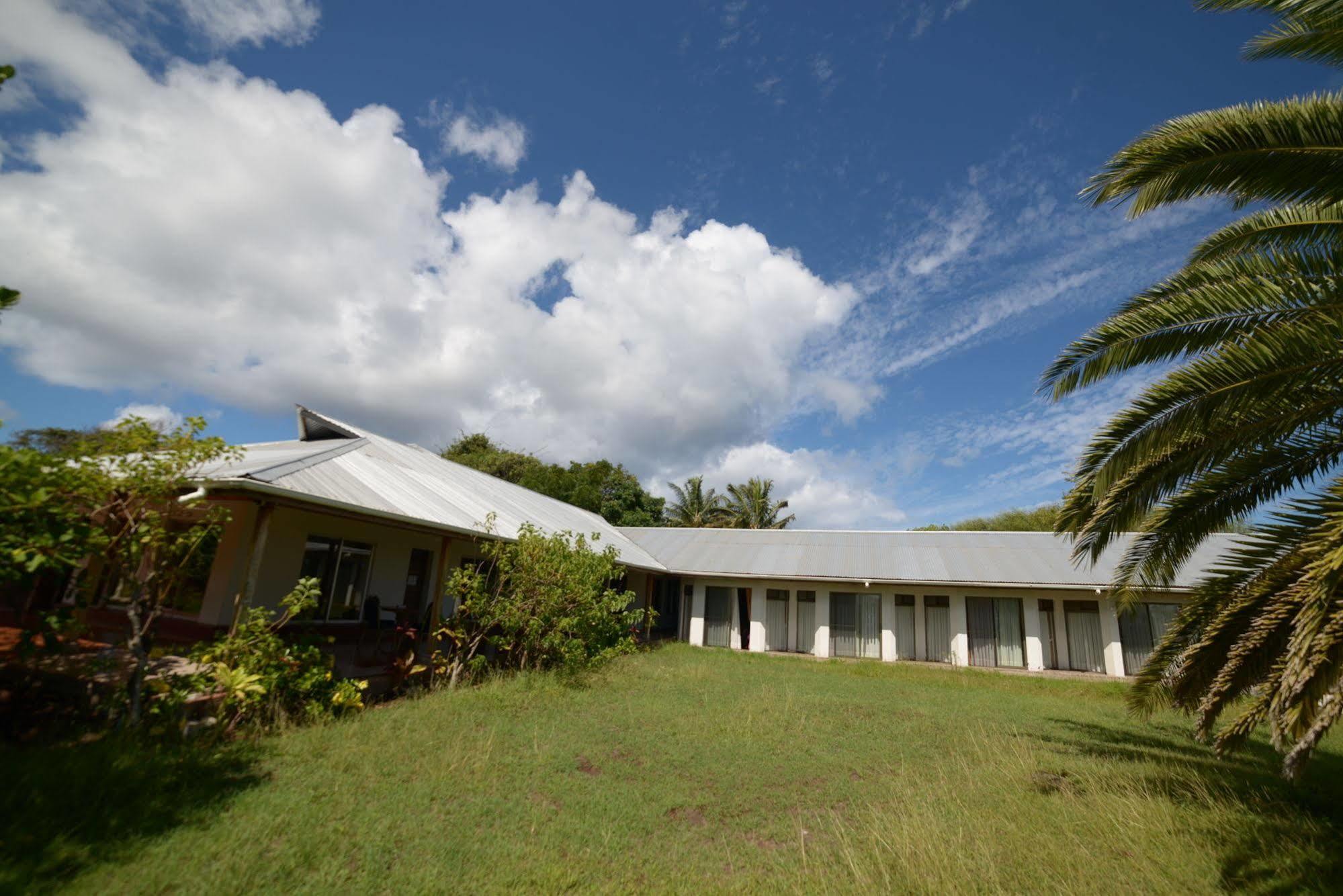 Hotel Victoria Hanga Roa Exterior photo
